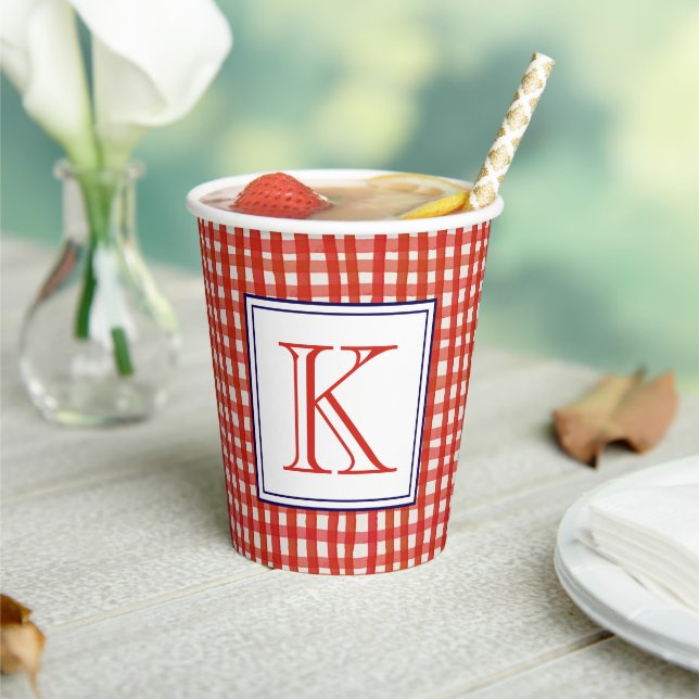 Aquarell Rot Weiß und Blau Gingham Monogram Pappbecher (In Situ)