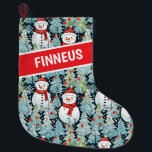 Aquarell Snowman Weihnachten Personalisiert Großer Weihnachtsstrumpf<br><div class="desc">Adorable gemütliche Schneemänner in warmen roten Schals und warmen Strick Hüten und einem hübschen grünen,  roten und blauen Kiefernhintergrund personalisierten Weihnachts-Strumpf.</div>