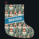 Aquarell Snowman Weihnachten Personalisiert Großer Weihnachtsstrumpf<br><div class="desc">Wasserfarbene,  gemütliche Schneemänner in warmen Rottüchern und warmen Strick Hüten und einem hübschen grünen,  roten und blauen Kiefernhintergrund personalisierter Weihnachtsfeiertag.</div>