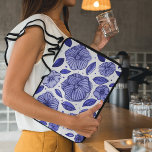Aquarell und Blume - blaue Farbpalette Laptopschutzhülle<br><div class="desc">Delikate Blume und Blätter aus Aquarellformen und Farbdetails. Blaue Palette.</div>