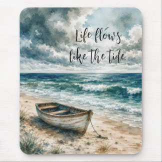Aquarell verwittertes Ruderboot an einem Küstenstr Mousepad