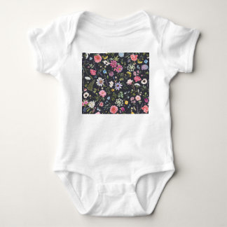 Aquarellblume: sanftes Sommermuster. Baby Strampler