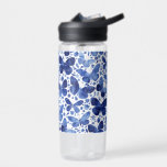 Aquarellblume Trinkflasche<br><div class="desc">Indigo blaue und weiße Schmetterlingsmuster für Naturliebhaber. Originelle Kunst von Nic Squirrell.</div>