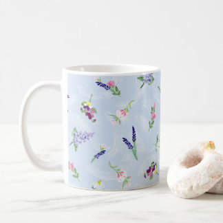Aquarellfarben-Blume auf blass blauer Lacy-Textur Kaffeetasse
