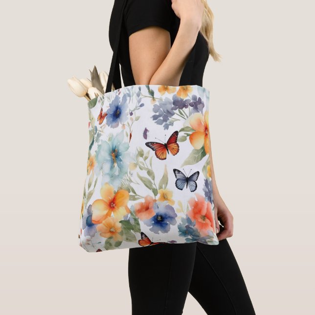 Aquarellfarben und Schmetterlinge Botanische Blume Tasche (Von Nahem)