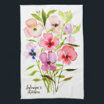 Aquarellfarbene Hübsche Wildblumen Personalisiert Geschirrtuch<br><div class="desc">Dieses schöne Küchentuch wird jede Küche aufheitern. Die Einrichtung ist in einem hübschen Wildblumen-Bouquet in den Farben Rosa, Rot, lila, Blau und Pfirsich gehalten. Es gibt Platz, um es mit dem Namen des Koch zu personalisieren. Wunderschönes Hauswärmespeicher für alle, die gerne kochen.</div>
