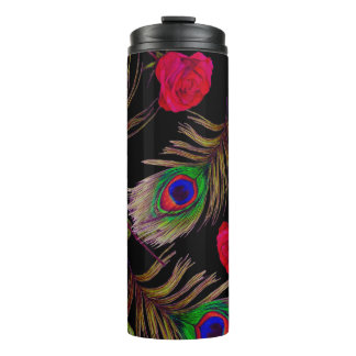 Aquarellfarbene Rose, Pfauenfedern, dekorativ. Thermosbecher
