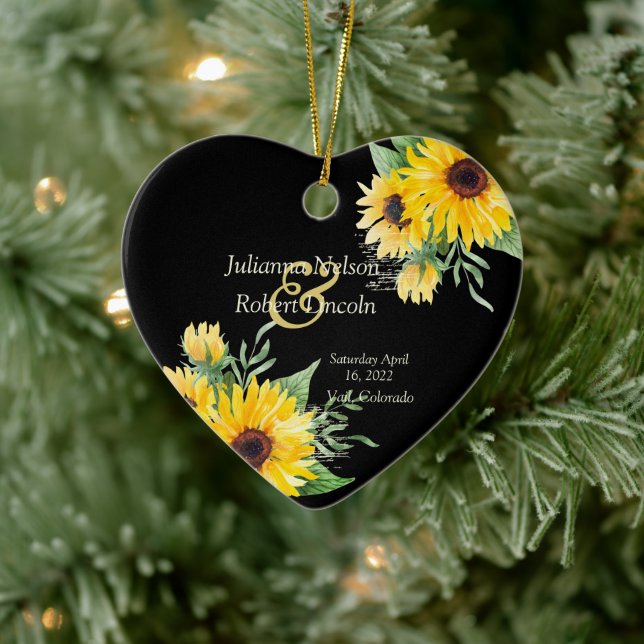 Aquarellfarbene Sonnenblumen auf schwarzer Hochzei Keramik Ornament (Baum)