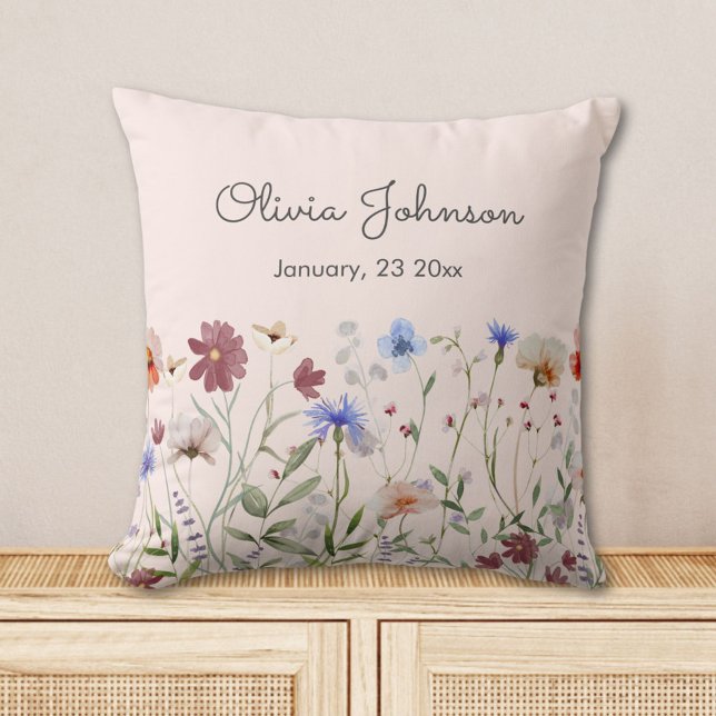 Aquarellfarbene Wildblume Baby Birth Keepake Kissen (In situ)