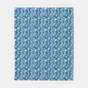 Aquarellfarbene Winterschneeflocken blauer Hinterg Fleecedecke