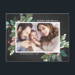 Aquarellholz Imitate Chalkboard Botanisches Foto Feiertagspostkarte<br><div class="desc">Senden Sie Ihren Lieben Urlaub Grüße in dieser Saison mit dieser rustikalen horizontalen Urlaub Foto Postkarte. Es ist mit Aquarellholz, Imitaten Goldfolienakzenten, passendem festlichen Urlaubsmuster, Imitat Kalkboard Hintergrund und moderner Typografie ausgestattet. Die Texte sind vollständig editierbar. Personalisieren Sie diese heilige Urlaubsfotokarte, indem Sie Ihr Foto, Ihren Namen und das Jahr...</div>