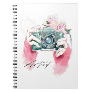 Aquarellkamera mit rosa Notebook Notizblock