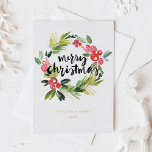 Aquarellkiefer und Holly Wreath Frohe Weihnachten Folien Feiertagspostkarte<br><div class="desc">Senden Sie Ihre Urlaubswünsche mit dieser individuell gestaltbaren Weihnachtspostkarte an Freunde und Familie. Diese goldene Weihnachtskarte zeigt einen Aquarellkranz aus Kiefernnadeln und heilig mit "Frohe Weihnachten" in der Pinselkalligraphie. Personalisieren Sie es, indem Sie Ihre eigenen Daten hinzufügen. Diese Weihnachtskarte für den Kranz gibt es auf dem anderen Karton. Matching-Elemente sind...</div>