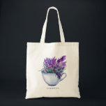 Aquarelllavender-Blume Teacup Personalisiert Tragetasche<br><div class="desc">Whimsikaler und botanischer Blumensack mit Aquarellbouquet aus Lavendel Blume in einem Teacup. Personalisieren Sie diese durch Hinzufügen von Namen oder kurzen Phrasen. Diese Lavendel Tote Tasche ist ein personalisiertes Geschenk.</div>