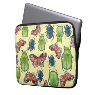 Aquarellmuster mit Käfern und Schmetterlingen Laptopschutzhülle