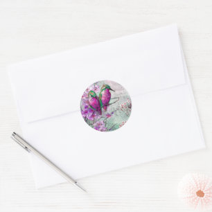 Aquarellvögel mit rosa Frühlingsblumen Runder Aufkleber