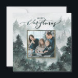 Aquarellwald | Frohe Weihnachts-Fotokarte<br><div class="desc">Ihr Foto ist vorne und in einem waldgrünen Rahmen mit einem vergoldeten Overlay aus Imitaten untergebracht. Der Hintergrund dieser Weihnachtskarte ist ein majestätischer, immergrüner Wald mit Aquarellen. Die Oberseite der Karte hat einen Aquarellgrüßen, der "Frohe Weihnachten" sagt. Sie können mit Ihrem Namen personalisieren. Die Rückseite hat eine Aquarellwäsche mit einem...</div>