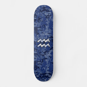 Aquarius Zodiac-Symbol auf der Marine Digital Camo Skateboard