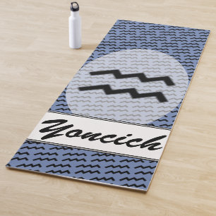 Aquarius Zodiac Symbol Standard von K Yoncich Yogamatte