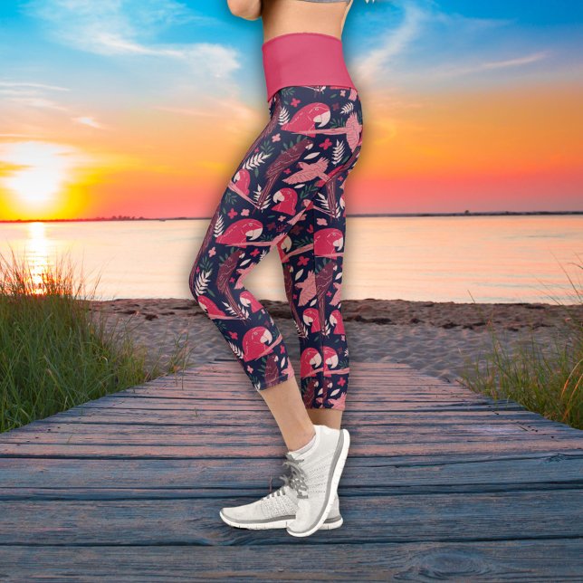 Ara Parrot Rosa Zeichnend tropisches Verlassen Mus Capri Leggings (Von Creator hochgeladen)