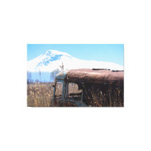 Ararat und alter sowjetischer Bus in Armenien