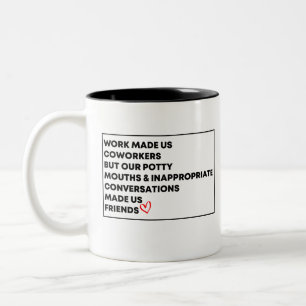 Arbeit, die uns beschäftigt, aber unsere kleinen M Zweifarbige Tasse