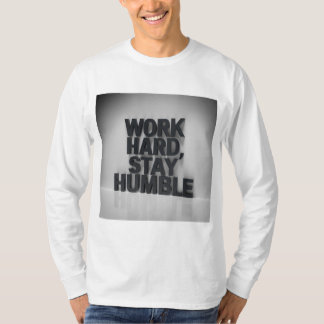 "Arbeit hart, Bleibe Humble" T-Shirt