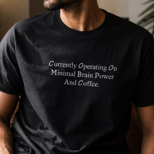 Arbeiten mit minimaler Gehirnleistung und Kaffee L T-Shirt