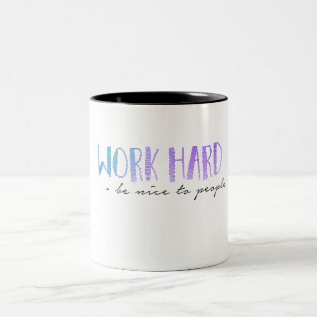 Arbeiten schwer und ist Nizza Zweifarbige Tasse (Mittel)