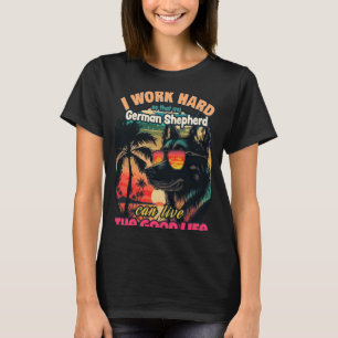 Arbeiten Sie hart, damit mein deutscher Hirte den T-Shirt