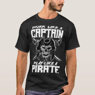 Arbeiten wie ein Kapitän, wie ein Piratenschädel T-Shirt