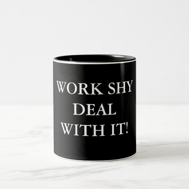 ARBEITS-SCHÜCHTERNES ABKOMMEN MIT IHM! ZWEIFARBIGE TASSE (Mittel)