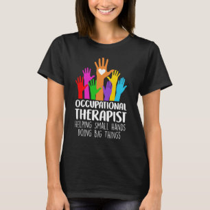 Arbeitstherapeut hilft kleinen Händen bei der Arbe T-Shirt