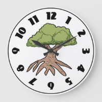 Arbre avec la longue horloge de racines