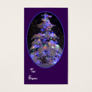 Arbre de Noël couvert de neige brillante