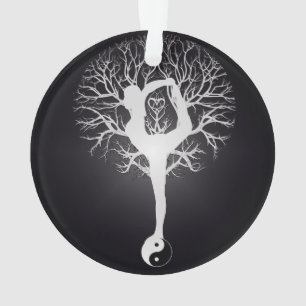 Arbre de yoga en noir et blanc