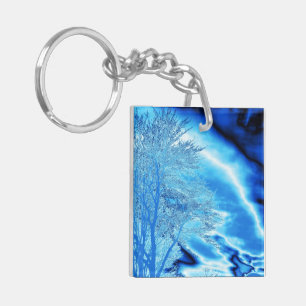 Arbre hivernal glacé dans le ciel bleu de Cobalt