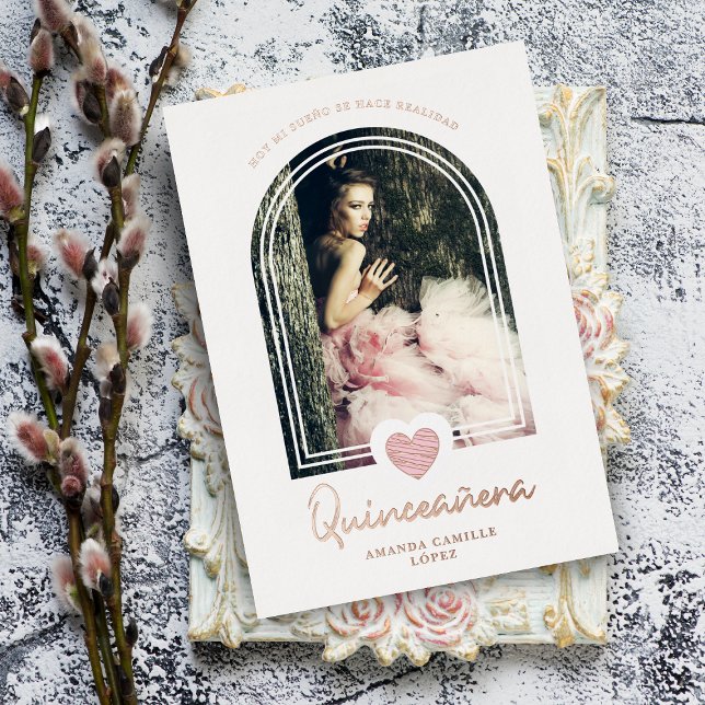 Arc Spanish Modern Pink Heart Foto Quinceañera Folieneinladung (Von Creator hochgeladen)