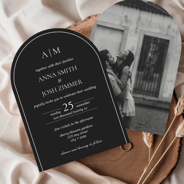 Arch Classy Elegante Einfache Schwarze Hochzeit Einladung (Minimalist Black Wedding Invitation with Photo - typography, classy, elegant, modern, aesthetic arch)
