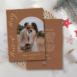 Arch Foto Frohe Verheiratete Hochzeit Weihnachten  Folien Feiertagskarte<br><div class="desc">Budget Simple Elegant Hand Lettered 'Verheiratet Merry' 2 Foto Verlobung Hochzeit Dankeschön Karte für Minimalistische | Kalligrafisches Skript Vielen Dank Hochzeitkarte | Diese Dankkarten sind der perfekte Weg, um Ihren Gästen lassen, wie viel sie Ihnen gemein sind. Es zeichnet sich durch eine Kombination aus einzigartiger Typografie, modernem Drehbuch und einfachem...</div>