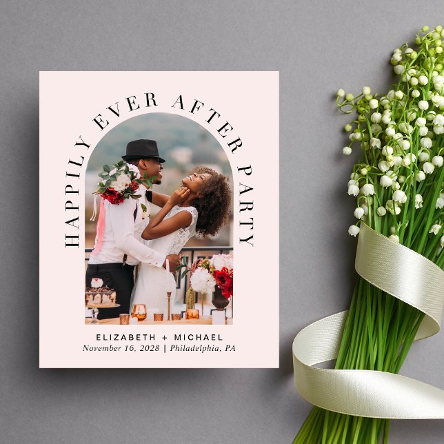 Arch Foto QR Code Rosa Hochzeitsempfang einladen (Celebrate your love story with an invitation showcasing your favorite photo in an elegant arch frame)