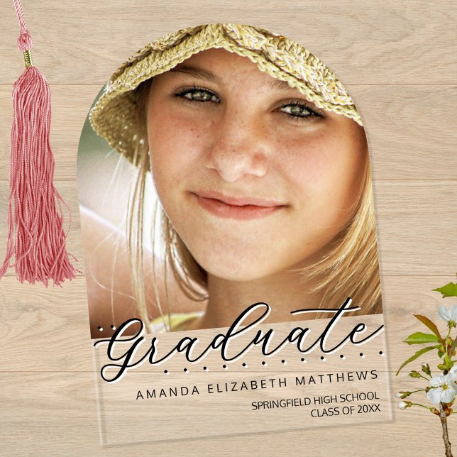 Arch-Foto Schwarz-Weiß-Girl-Script-Abschluss Acryleinladungen (A bold yet minimalist design with a girly script font highlights the photo of your graduate)
