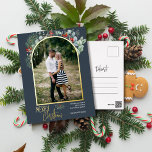 Arch Greenery Frohe Weihnachts-Foto Dusty Blue Folien Feiertagspostkarte<br><div class="desc">Dieses Design zeichnet sich durch Aquarellholz und Eukalyptus aus,  die um ein gewölbtes Bild mit einem vergoldeten Rahmen angeordnet sind.</div>