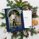 Arch Greenery Frohe Weihnachts-Foto Navy Blue Folien Feiertagspostkarte<br><div class="desc">Dieses Design zeichnet sich durch Aquarellholz und Eukalyptus aus,  die um ein gewölbtes Bild mit einem vergoldeten Rahmen angeordnet sind.</div>
