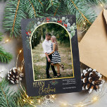 Arch Greenery Merry Christmas Foto Chalkboard Folien Feiertagskarte<br><div class="desc">Dieses Design zeichnet sich durch Aquarellholz und Eukalyptus aus,  die um ein gewölbtes Bild mit einem vergoldeten Rahmen angeordnet sind.</div>