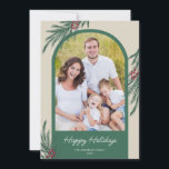Arched Foto Winter Greenerity Happy Holidays Feiertagskarte<br><div class="desc">Eine elegante Weihnachtsgrüßkarte mit einem trendigen,  gewölbten Foto. Das Design ist mit Wintergrün,  Beeren und einer dunkelgrünen Farbe versehen.</div>