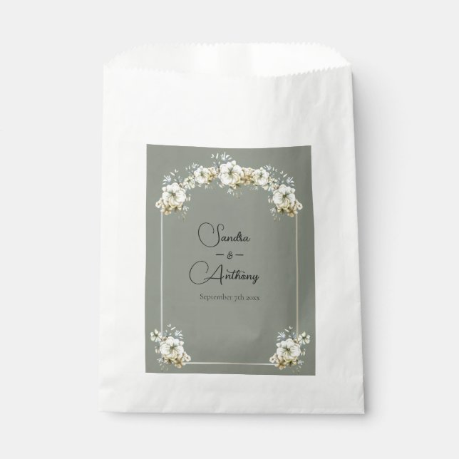 Arched Sage Green Floral wedding favor bag Geschenktütchen (Vorderseite)