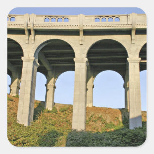 Arched unterstützt Patterson Memorial Bridge Quadratischer Aufkleber