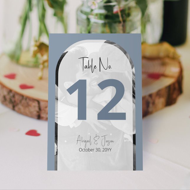 Arched Wedding Foto Minimalistisch Dusty Blue Tischnummer (Arched Wedding Photo Table Numbers in Dusty Blue with Your Photo as Backgaround)