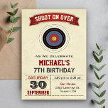 Archery Birthday Party Einladung<br><div class="desc">Erleben Sie Ihren Gast mit dieser Geburtstagsfeier zum Thema Bogenschießen mit einem Bogenschiessen-Ziel mit moderner Typografie vor Vintagem beige Hintergrund. Fügen Sie einfach Ihre Veranstaltungsdetails zu dieser einfach zu bedienenden Vorlage hinzu, um sie zu einer einmaligen Einladung zu machen. Dreh die Karte um eine rustikale Holzstruktur auf der Kartenrückseite zu...</div>